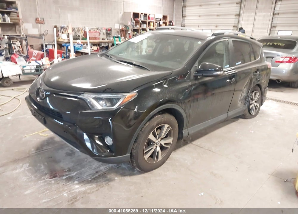 2017 TOYOTA RAV4 XLE VIN: 2T3RFREV8HW663726