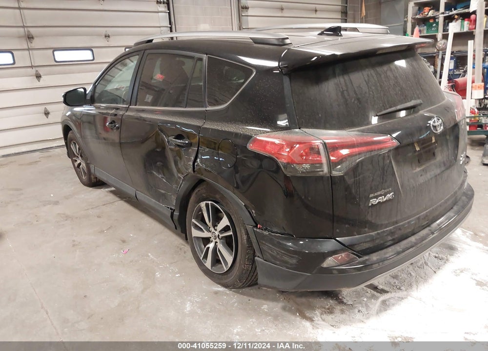 2017 TOYOTA RAV4 XLE VIN: 2T3RFREV8HW663726