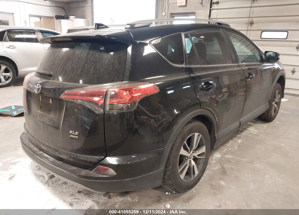 2017 TOYOTA RAV4 XLE VIN: 2T3RFREV8HW663726