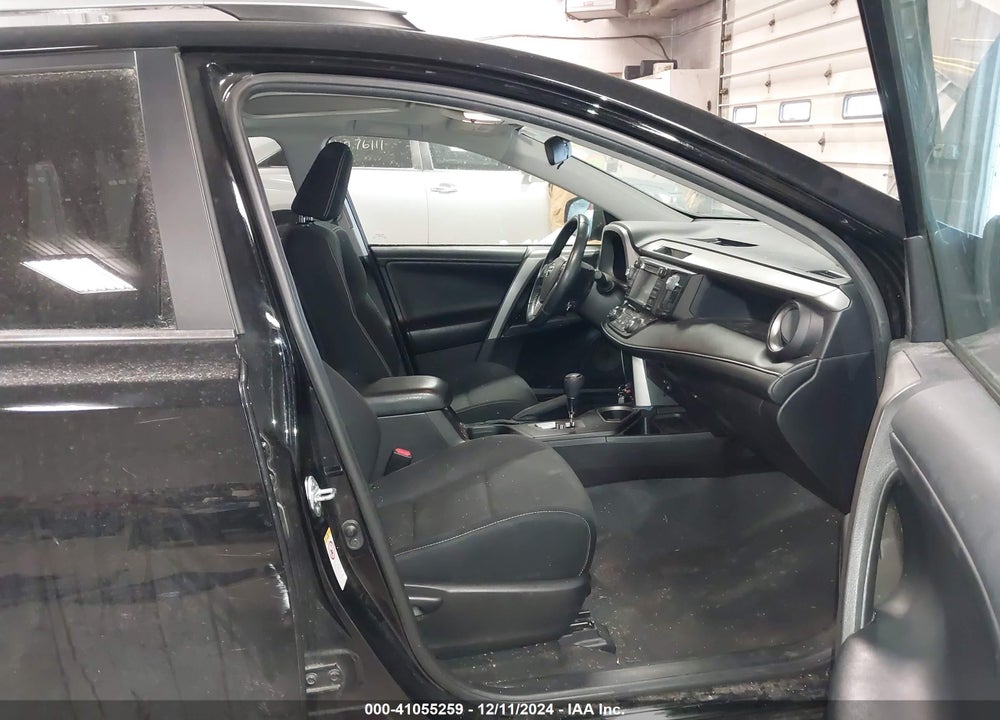 2017 TOYOTA RAV4 XLE VIN: 2T3RFREV8HW663726