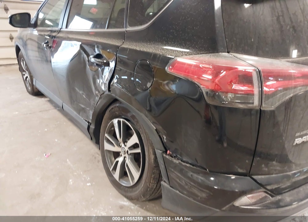 2017 TOYOTA RAV4 XLE VIN: 2T3RFREV8HW663726