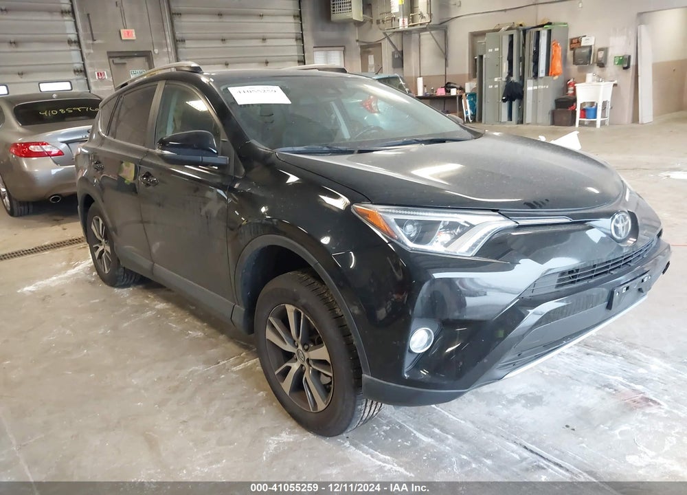 2017 TOYOTA RAV4 XLE VIN: 2T3RFREV8HW663726