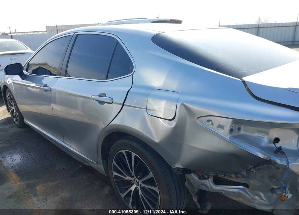 2018 TOYOTA CAMRY SE VIN: 4T1B11HK2JU062717