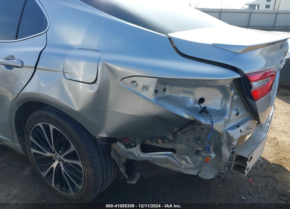 2018 TOYOTA CAMRY SE VIN: 4T1B11HK2JU062717