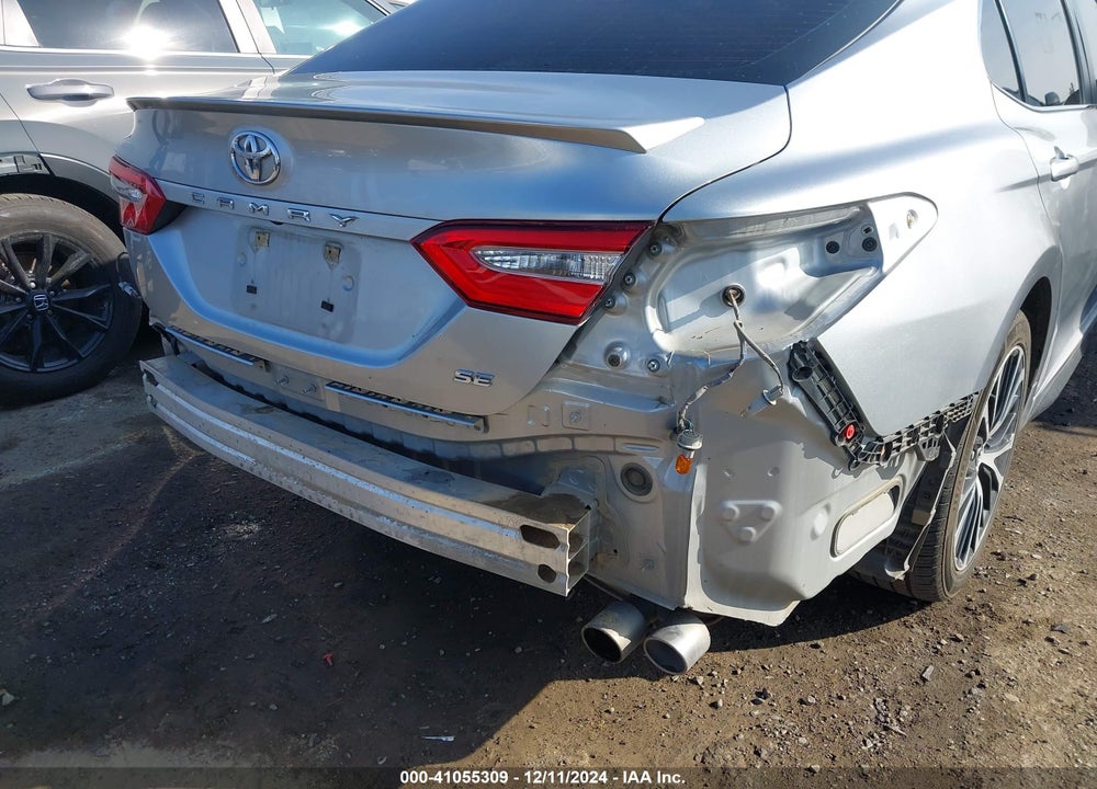 2018 TOYOTA CAMRY SE VIN: 4T1B11HK2JU062717