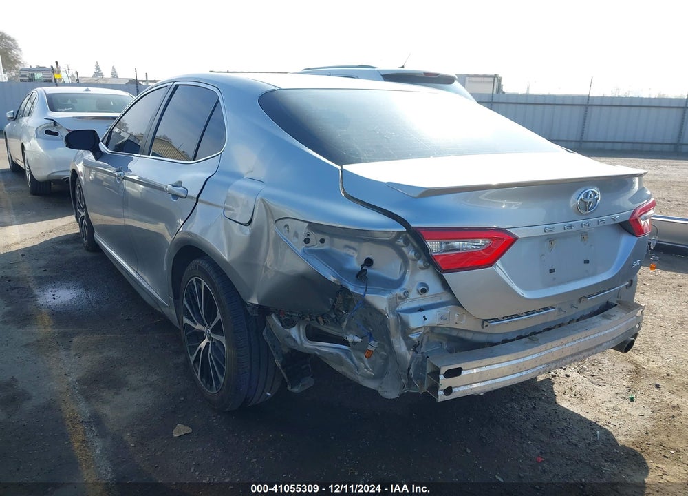 2018 TOYOTA CAMRY SE VIN: 4T1B11HK2JU062717