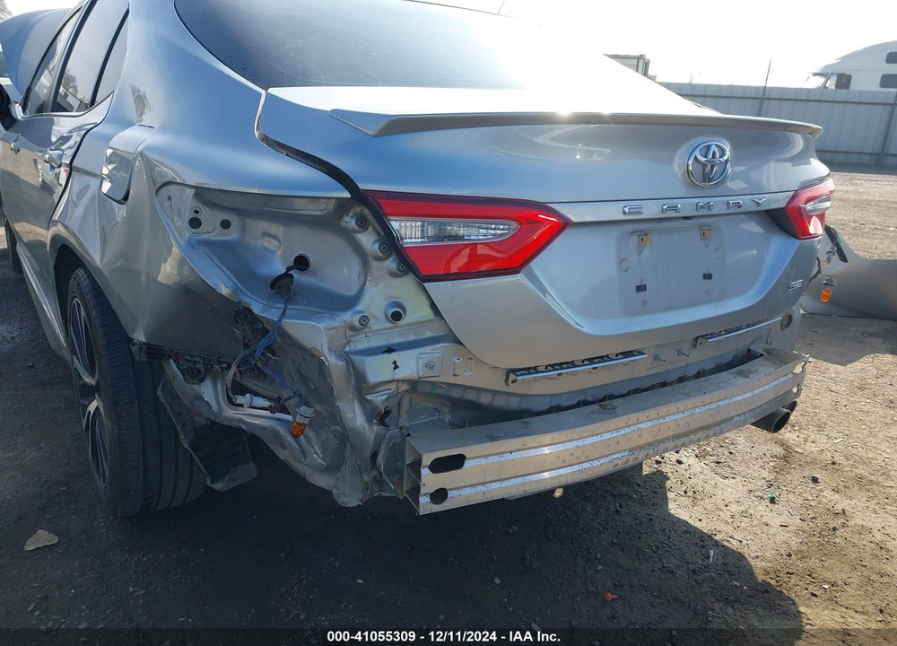 2018 TOYOTA CAMRY SE VIN: 4T1B11HK2JU062717