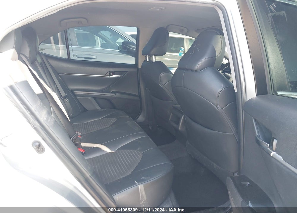 2018 TOYOTA CAMRY SE VIN: 4T1B11HK2JU062717