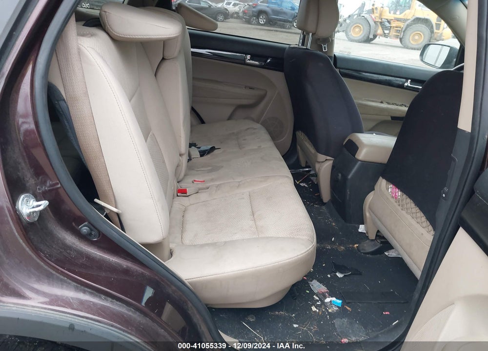 2012 KIA SORENTO LX VIN: 5XYKTDA67CG230370