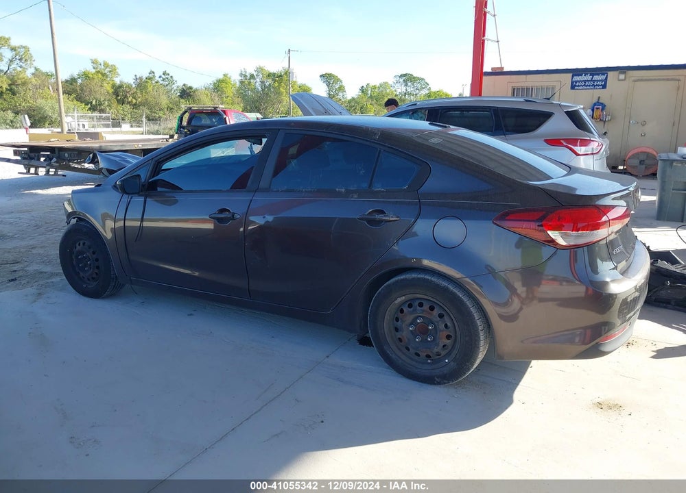 2017 KIA FORTE VIN: 3KPFK4A79HE156497