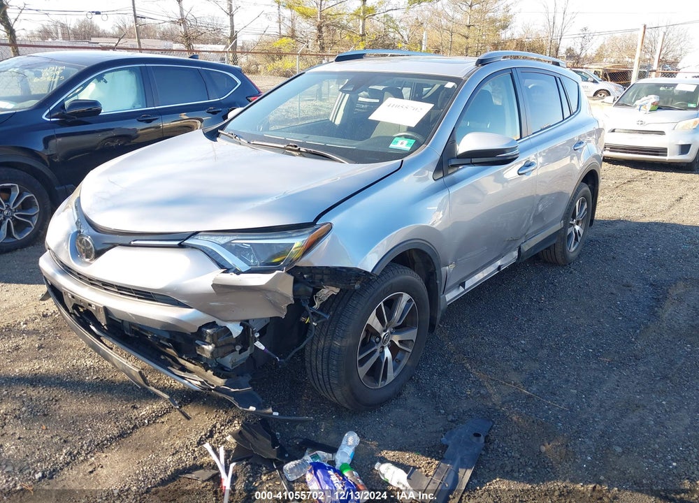 2018 TOYOTA RAV4 ADVENTURE/XLE VIN: JTMRFREV8JD238123
