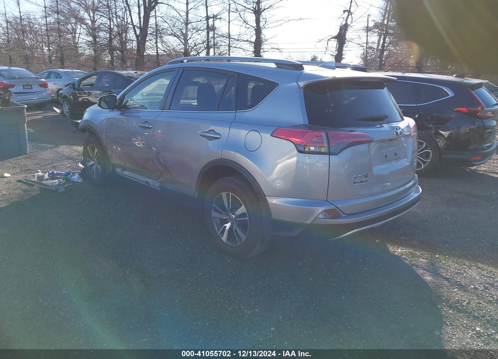 2018 TOYOTA RAV4 ADVENTURE/XLE VIN: JTMRFREV8JD238123