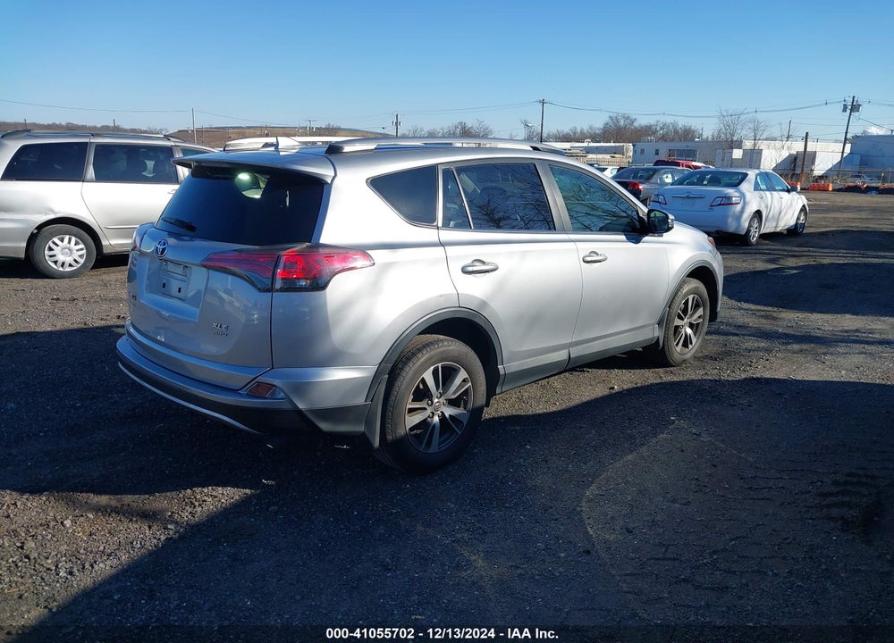 2018 TOYOTA RAV4 ADVENTURE/XLE VIN: JTMRFREV8JD238123