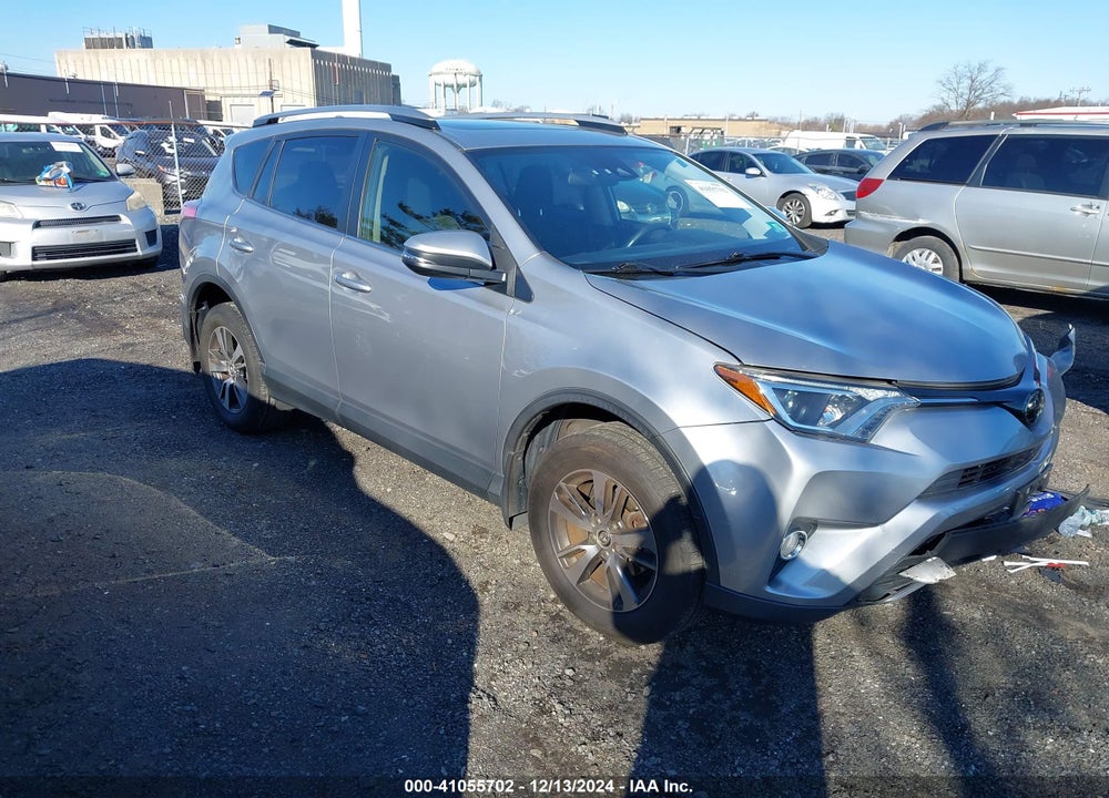 2018 TOYOTA RAV4 ADVENTURE/XLE VIN: JTMRFREV8JD238123