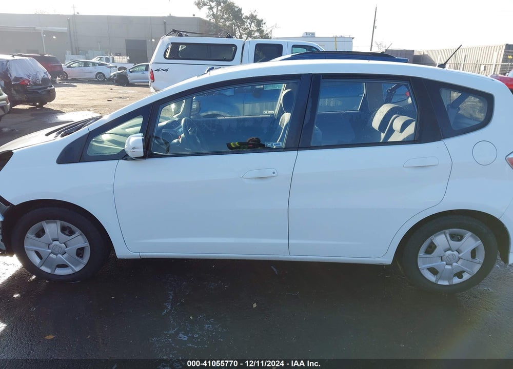 2013 HONDA FIT VIN: JHMGE8H35DC069203
