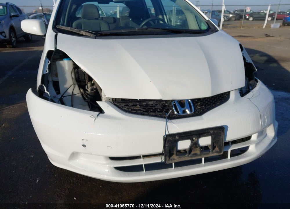 2013 HONDA FIT VIN: JHMGE8H35DC069203