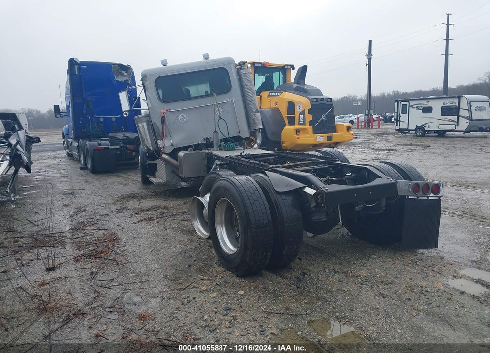 1999 PETERBILT 379 VIN: 1XP5DR9X8XN496224