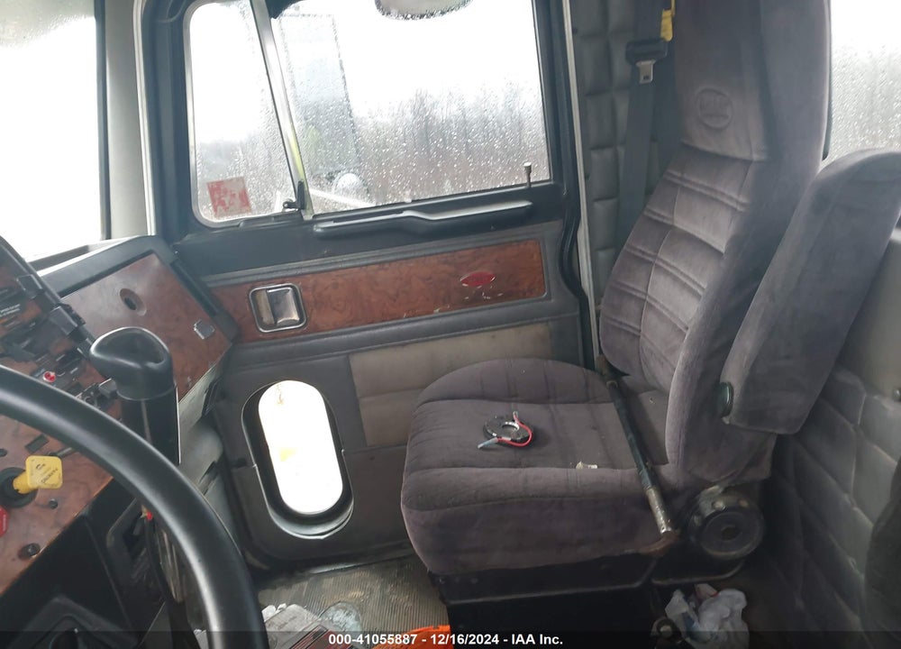1999 PETERBILT 379 VIN: 1XP5DR9X8XN496224