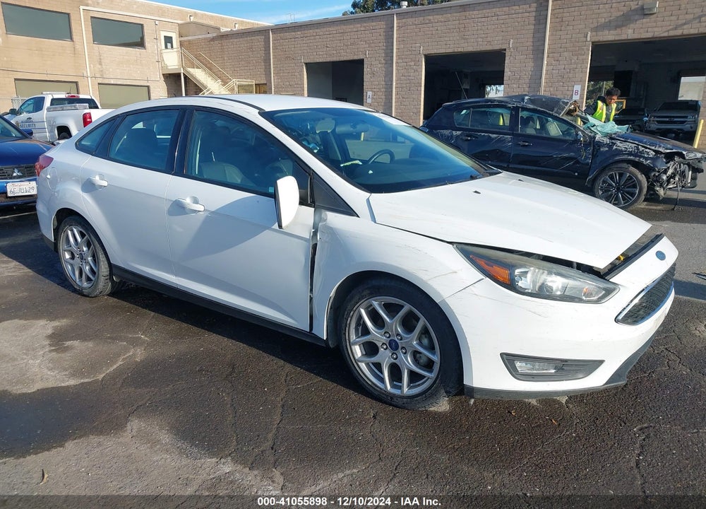 2015 FORD FOCUS SE VIN: 1FADP3F24FL319177