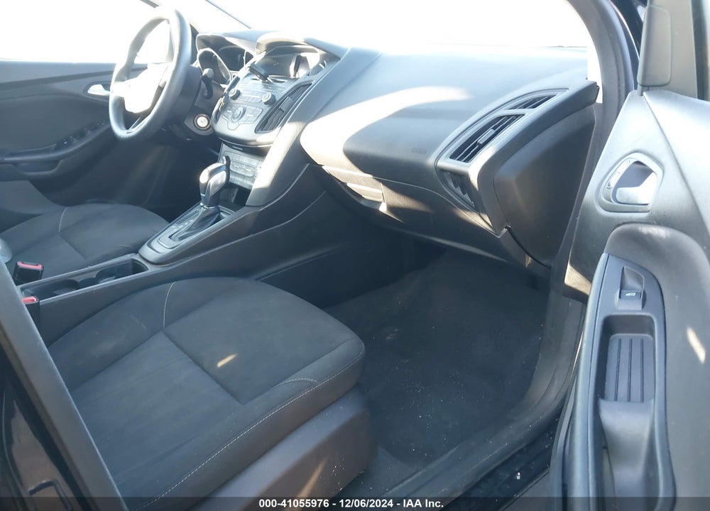 2015 FORD FOCUS SE VIN: 1FADP3F24FL295575