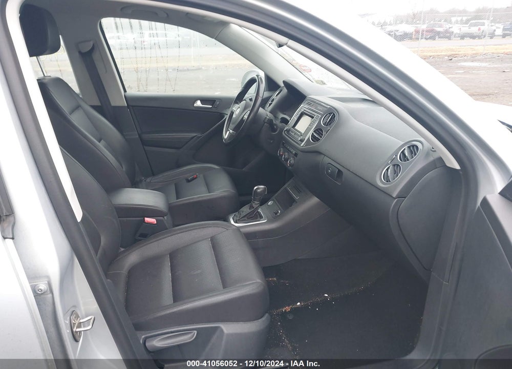 2016 VOLKSWAGEN TIGUAN S VIN: WVGBV7AX2GW587643