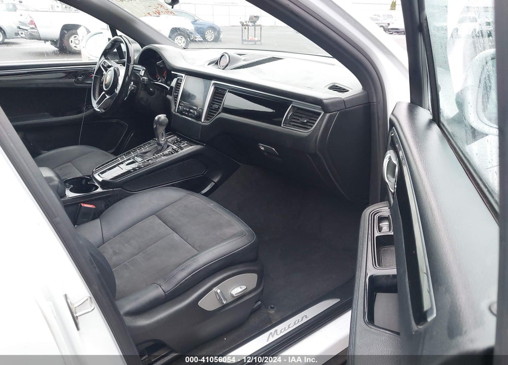 2017 PORSCHE MACAN VIN: WP1AA2A51HLB00026