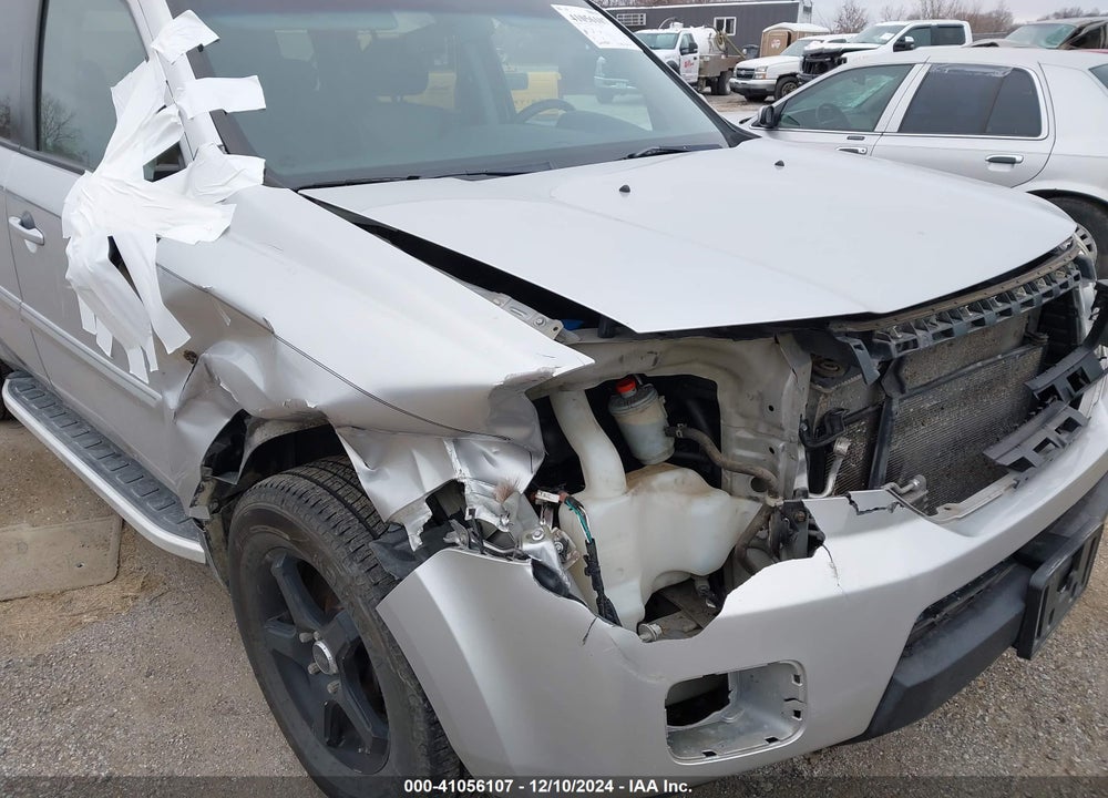 2011 HONDA PILOT EX-L VIN: 5FNYF4H56BB010285