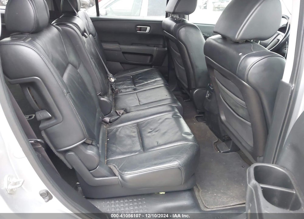 2011 HONDA PILOT EX-L VIN: 5FNYF4H56BB010285