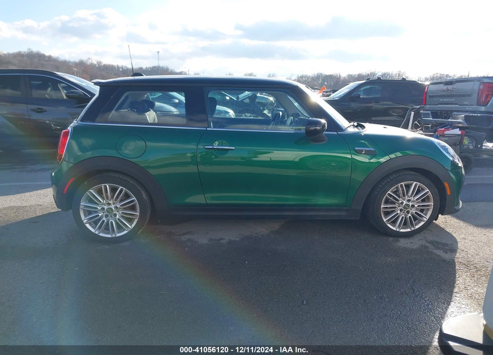 2022 MINI SE HARDTOP COOPER VIN: WMW13DJ02N2R94371