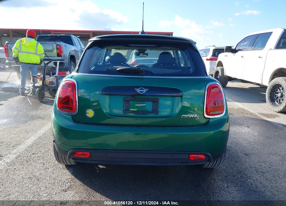 2022 MINI SE HARDTOP COOPER VIN: WMW13DJ02N2R94371