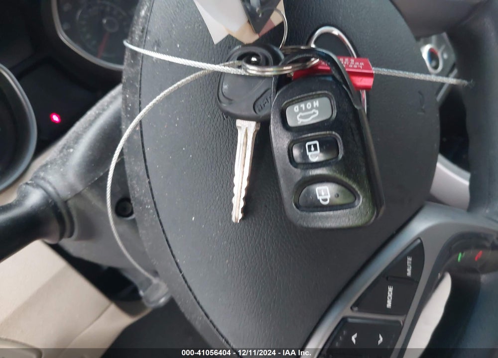2014 HYUNDAI ELANTRA VIN: 5NPDH4AE7EH521657
