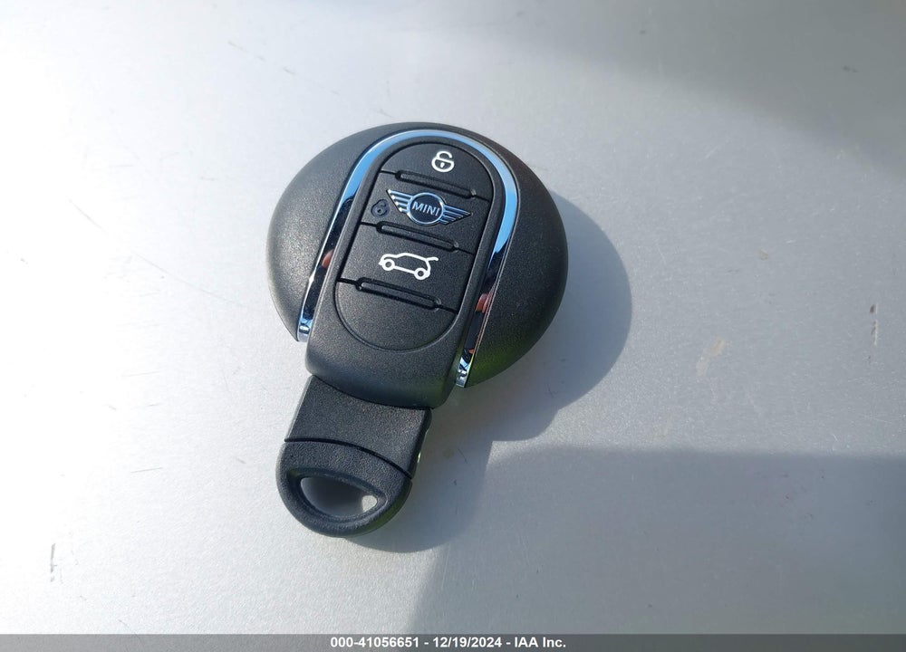 2023 MINI CLUBMAN VIN: WMWXJ1C03P2U08484