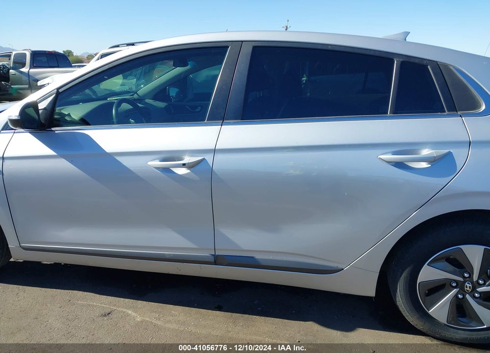 2017 HYUNDAI IONIQ HYBRID SEL VIN: KMHC75LC7HU057842