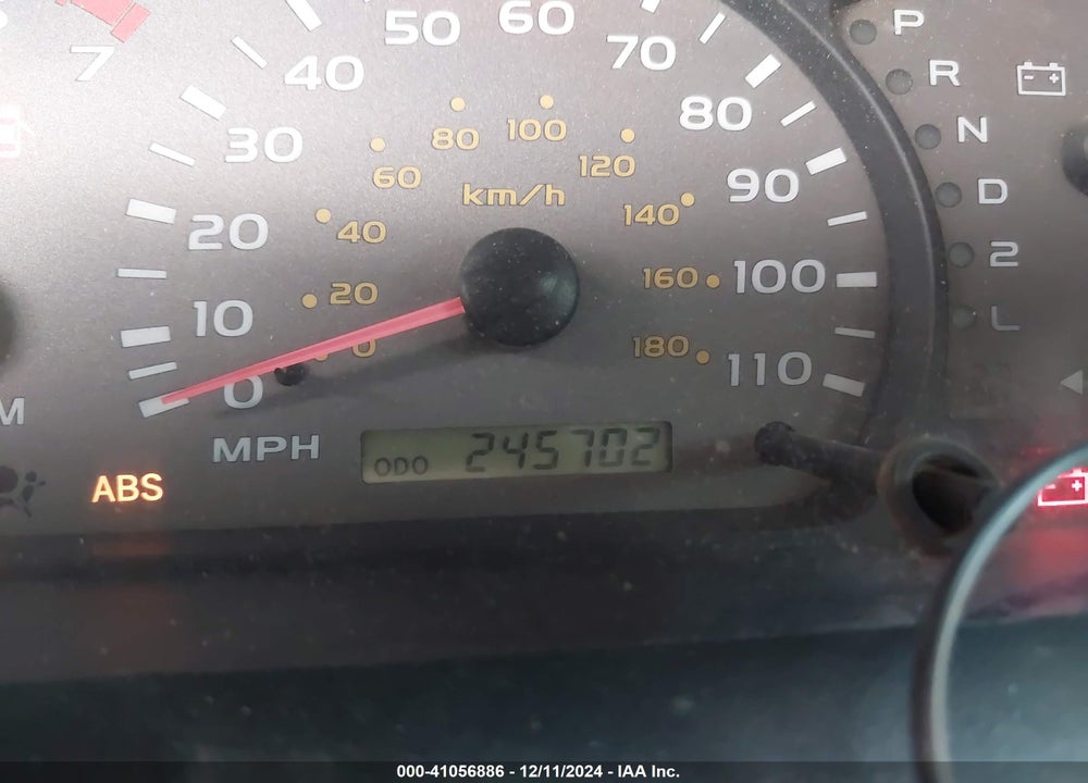 2002 TOYOTA SEQUOIA SR5 V8 VIN: 5TDZT34A52S093696