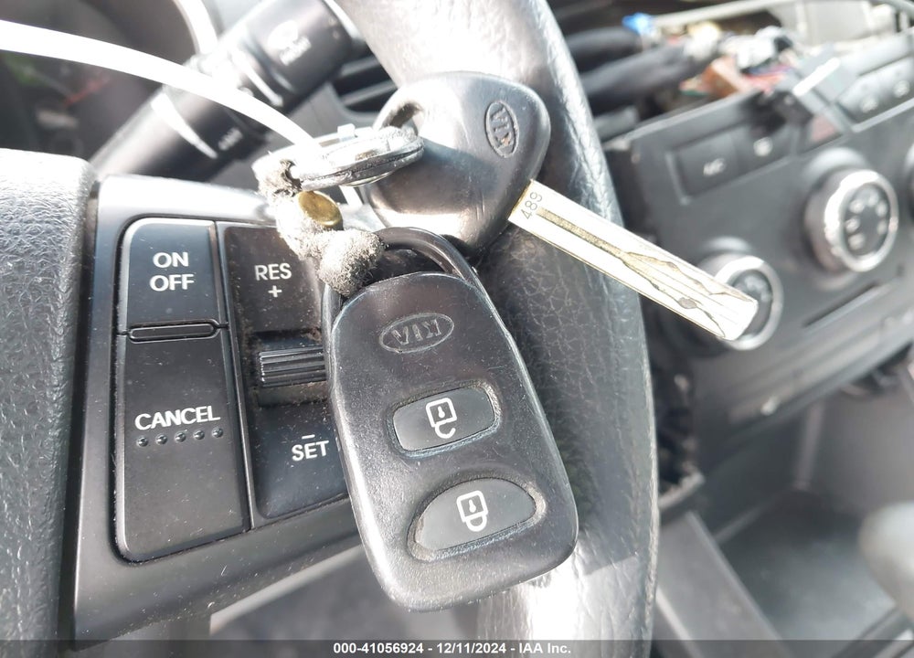 2011 KIA SORENTO LX VIN: 5XYKT4A18BG099548
