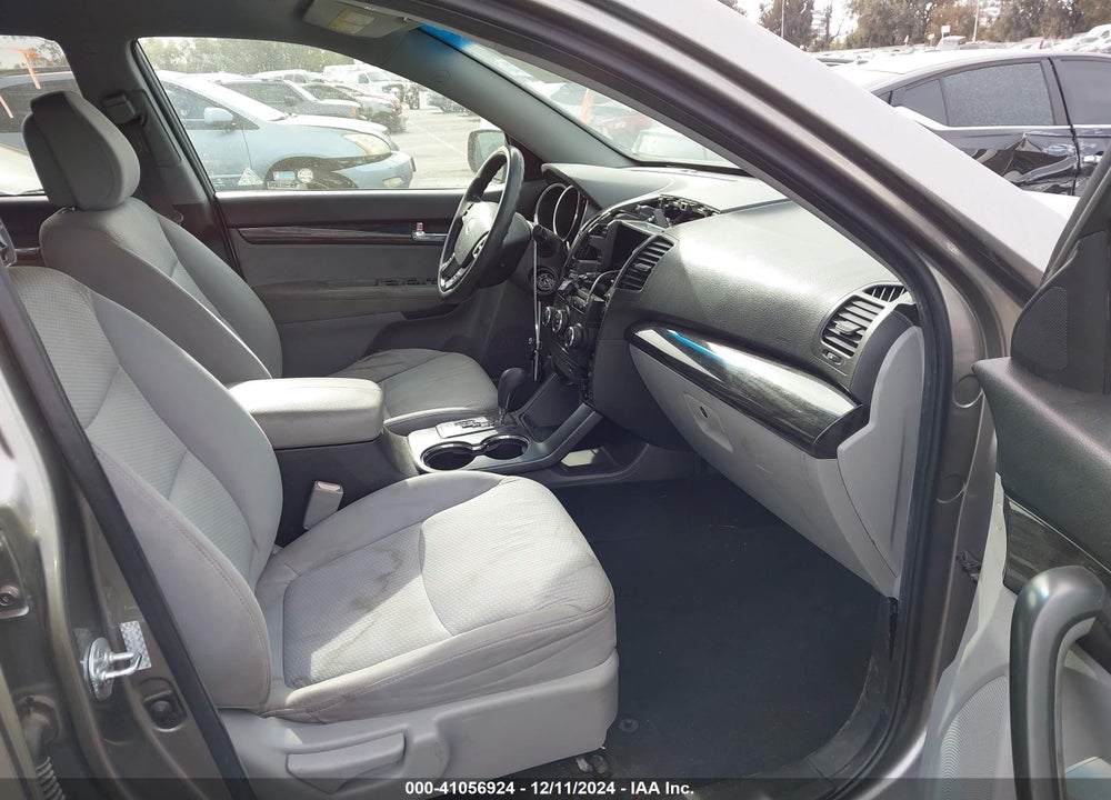 2011 KIA SORENTO LX VIN: 5XYKT4A18BG099548