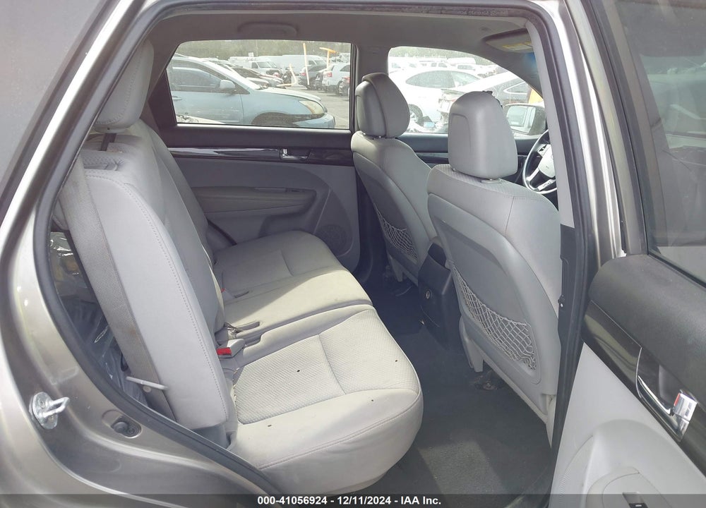 2011 KIA SORENTO LX VIN: 5XYKT4A18BG099548