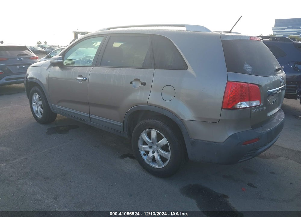2011 KIA SORENTO LX VIN: 5XYKT4A18BG099548