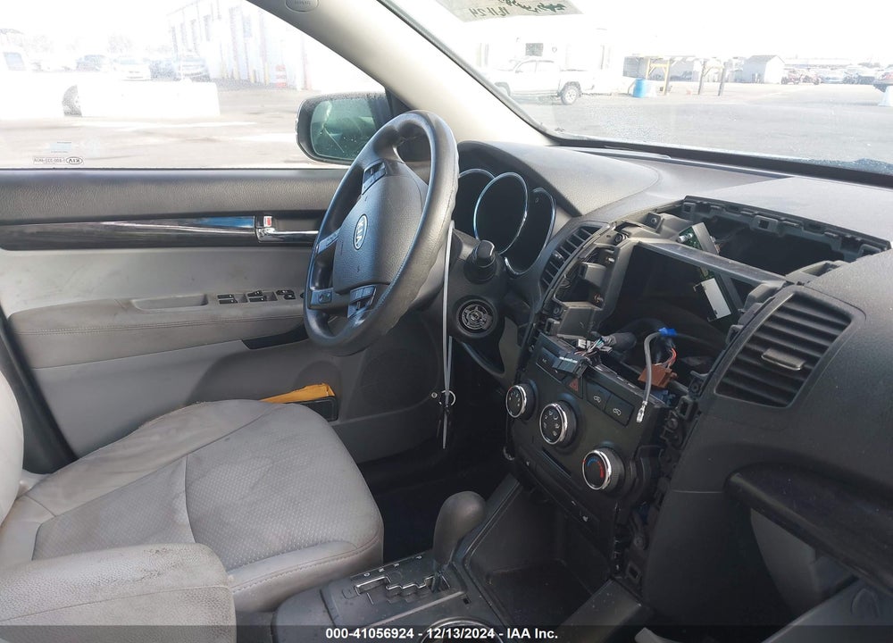 2011 KIA SORENTO LX VIN: 5XYKT4A18BG099548