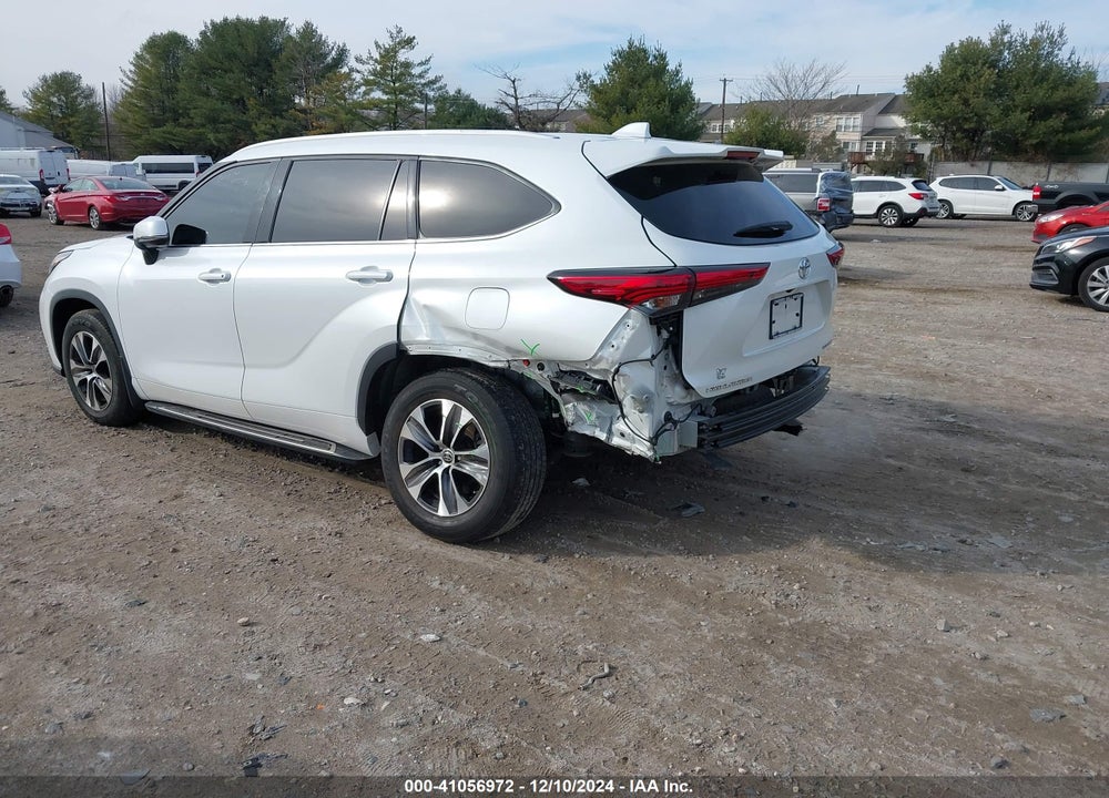 2022 TOYOTA HIGHLANDER XLE VIN: 5TDGZRBH5NS560726