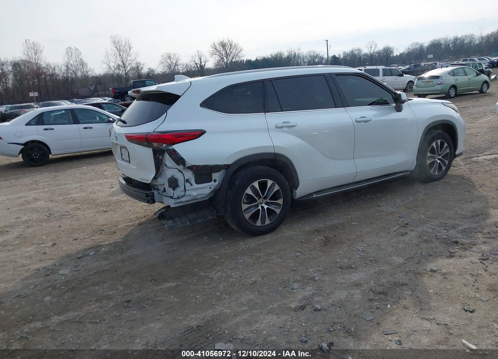 2022 TOYOTA HIGHLANDER XLE VIN: 5TDGZRBH5NS560726