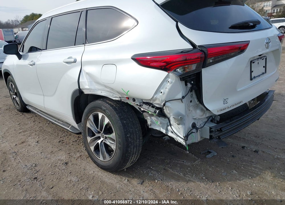 2022 TOYOTA HIGHLANDER XLE VIN: 5TDGZRBH5NS560726