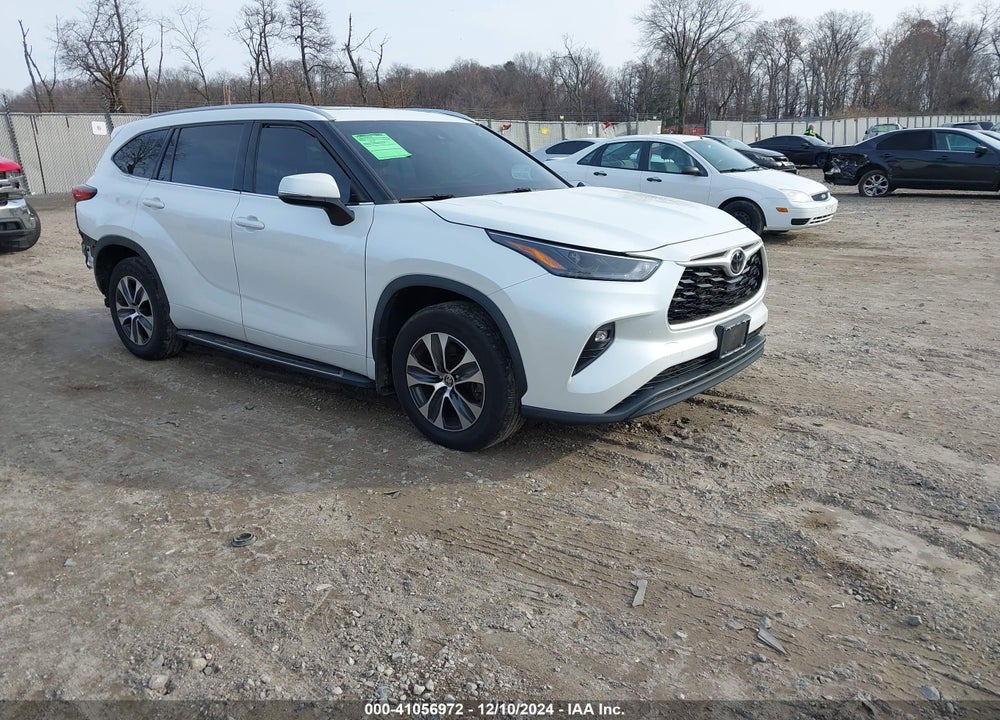 2022 TOYOTA HIGHLANDER XLE VIN: 5TDGZRBH5NS560726