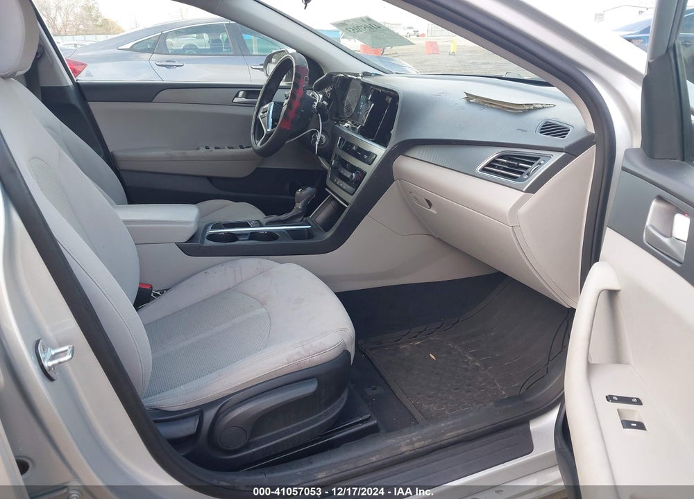 2015 HYUNDAI SONATA SE VIN: 5NPE24AF4FH026977