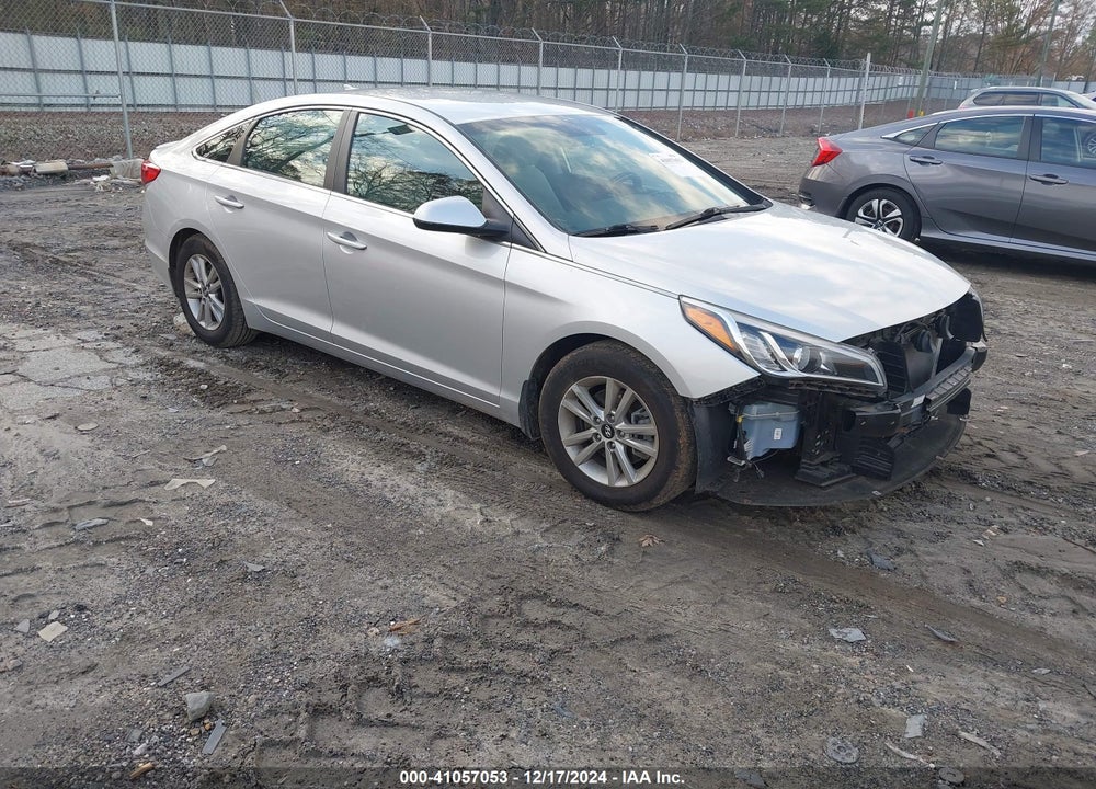 2015 HYUNDAI SONATA SE VIN: 5NPE24AF4FH026977