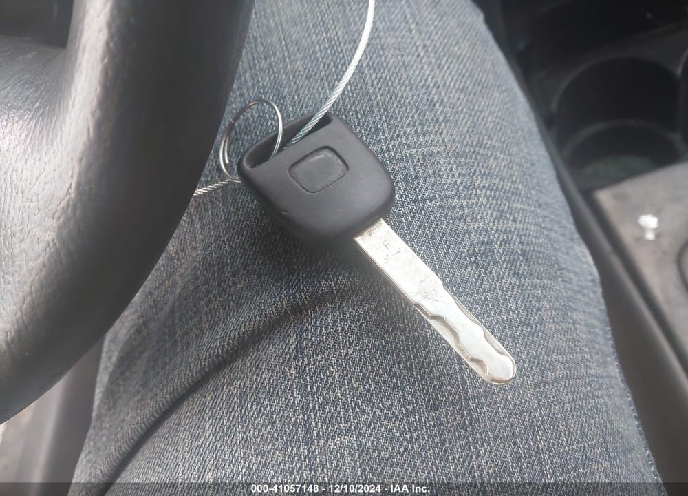 2004 HONDA CIVIC LX VIN: 1HGES16564L014600