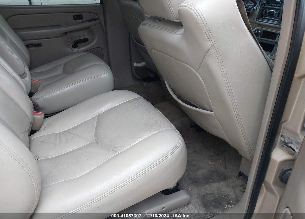 2005 CHEVROLET SUBURBAN 1500 LT VIN: 1GNEC16Z15J103865