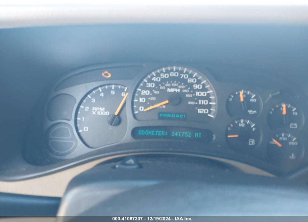 2005 CHEVROLET SUBURBAN 1500 LT VIN: 1GNEC16Z15J103865