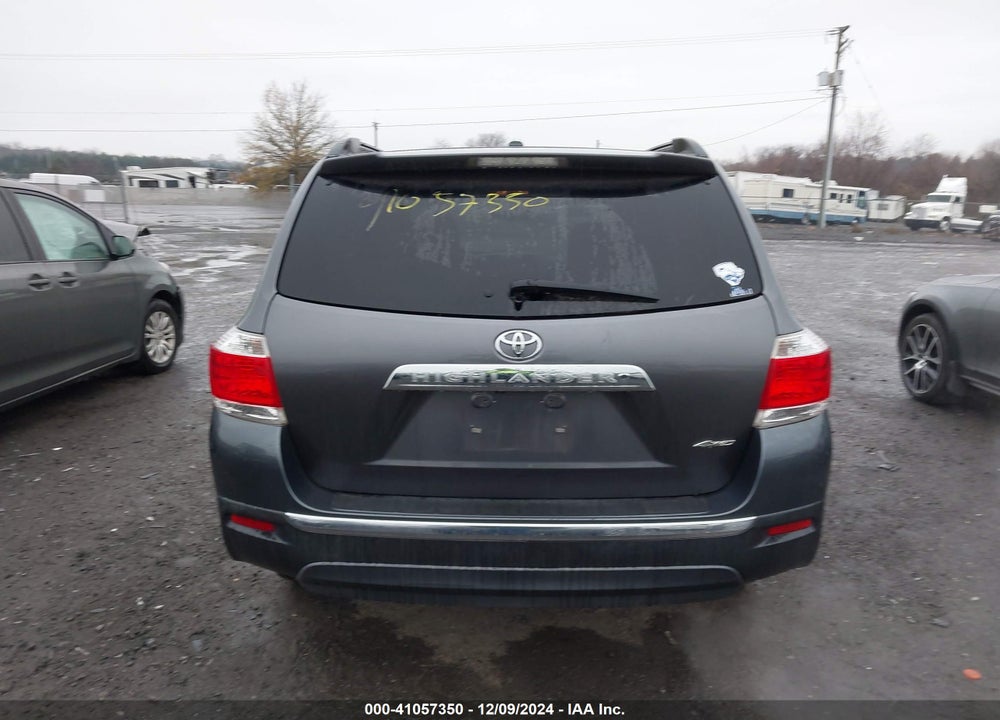 2011 TOYOTA HIGHLANDER SE VIN: 5TDBK3EH1BS041062