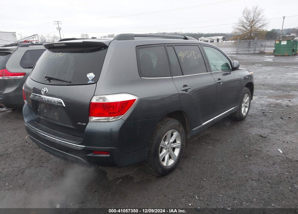 2011 TOYOTA HIGHLANDER SE VIN: 5TDBK3EH1BS041062
